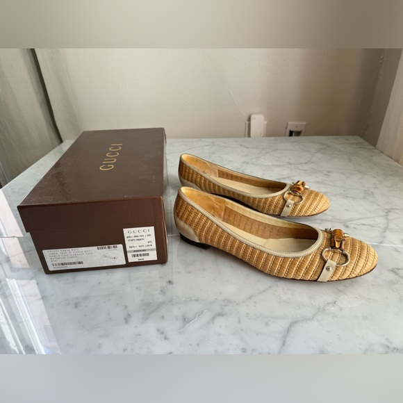 Gucci leather and raffia flats. - Picture 3 of 9